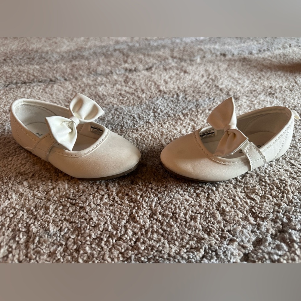 Carter’s Kid Bow Ballet Flat Shoe Size 7 - Picture 2 of 5